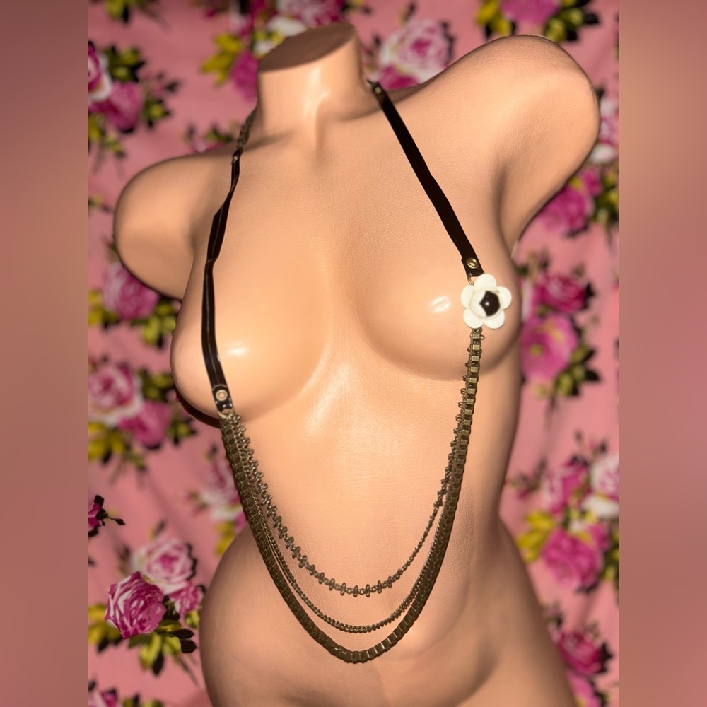 Betsey Johnson long antique gold layer necklace patent leather white rose N164